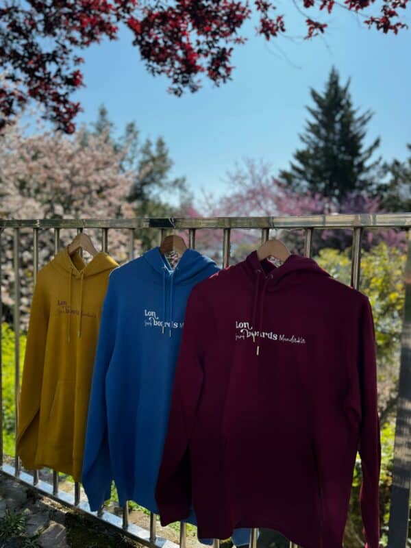 Sudadera “Surfing girl Mundaka” Burgundy - Imagen 3